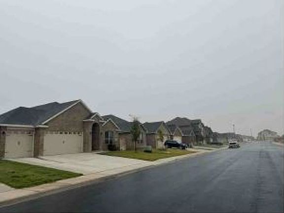 Exterior Neighborhood (street photo)