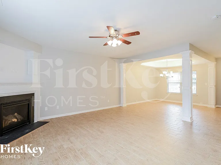 5519 Pinebrook Ln — Photo 3