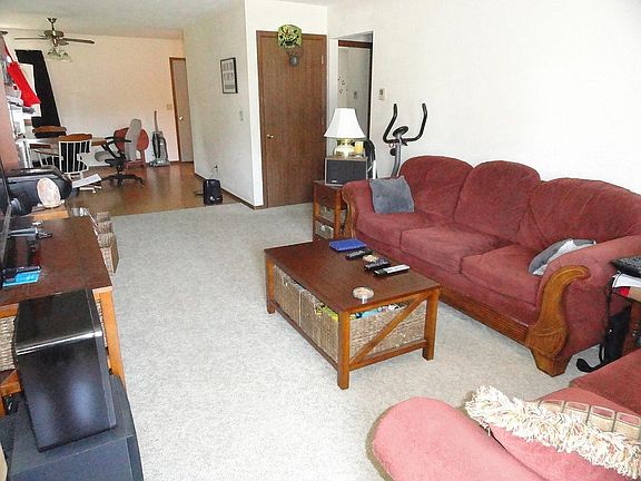 2nd image of 1613 Pebblewood Dr