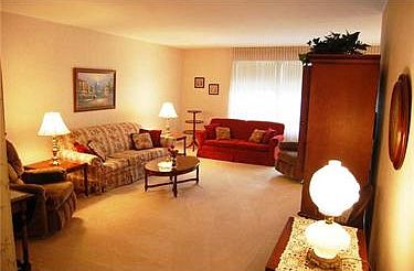 3rd image of 622 Park Ln APT B