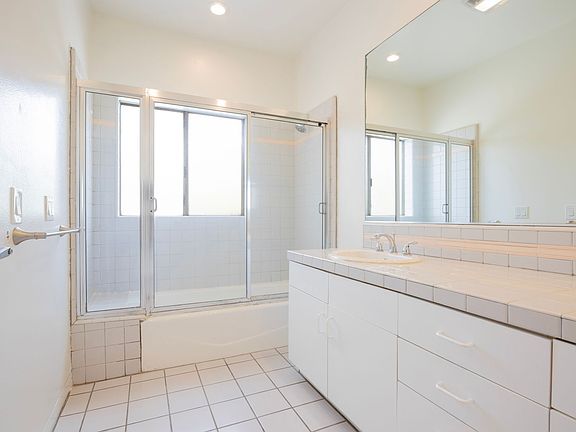5th image of 223 Market St #223B