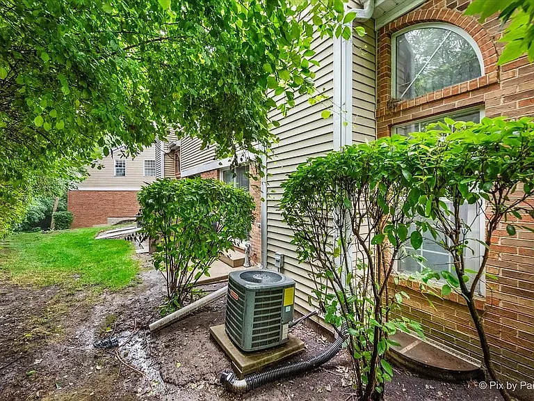 650 Hillview Ct — Photo 27