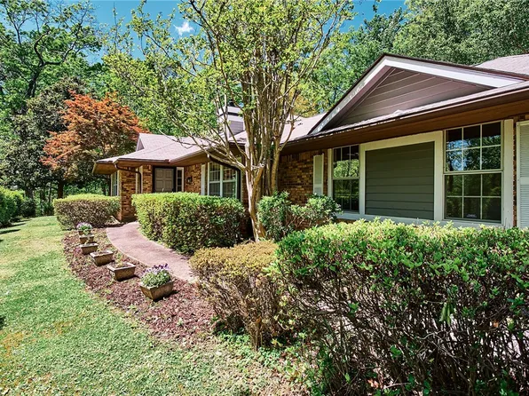 601 Right Branch Dr, Mountain Rest, SC 29664