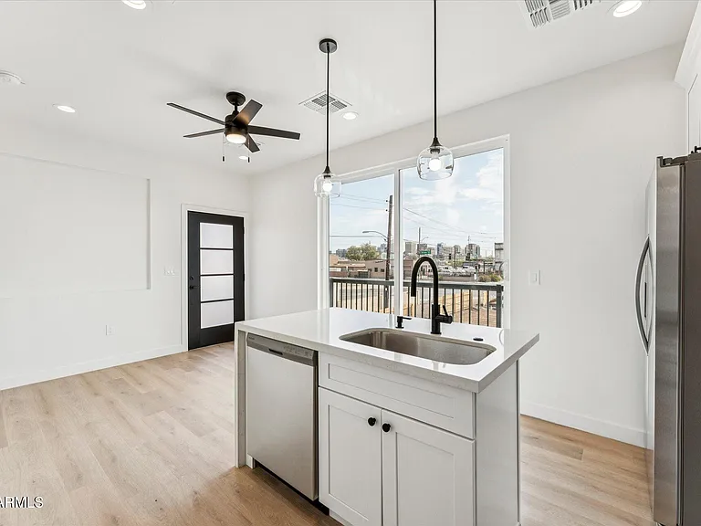 1725 W Sherman St #C — Photo 14