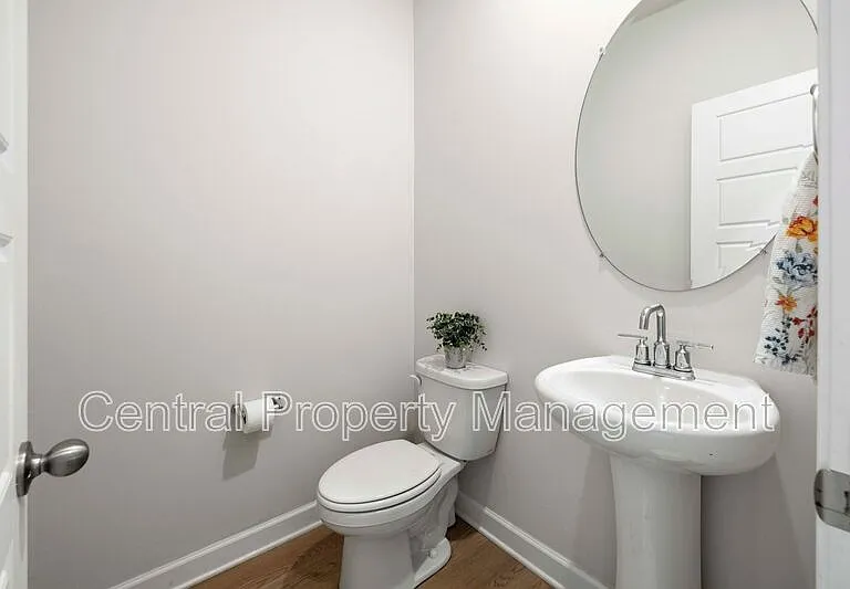 320 Lavinia Cir — Photo 15