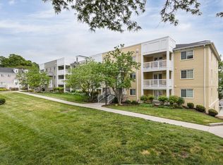 4069 S Four Mile Run Dr UNIT 401, Arlington, VA 22204