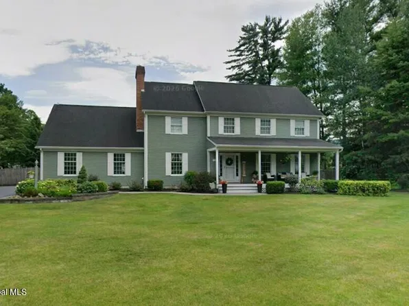 10 Whispering Pines Way, Queensbury, NY 12804