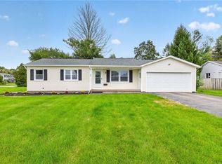 90 Olivia Dr, Rochester, NY 14626