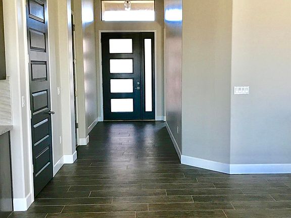 3rd image of 3135 Silversmith Dr
