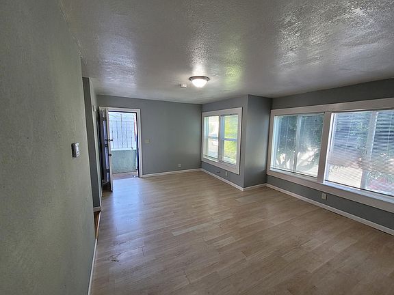 4th image of 1233 Shafter Ave