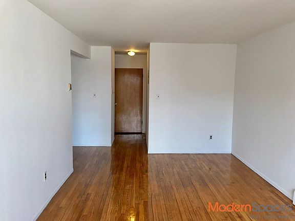 2nd image of 2846 46th St APT 3