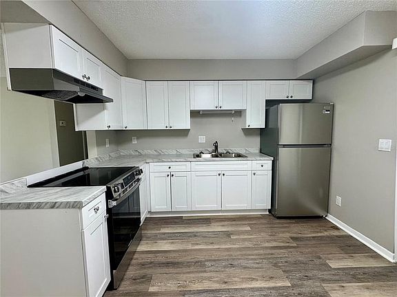 3rd image of 5619 Peach Ave