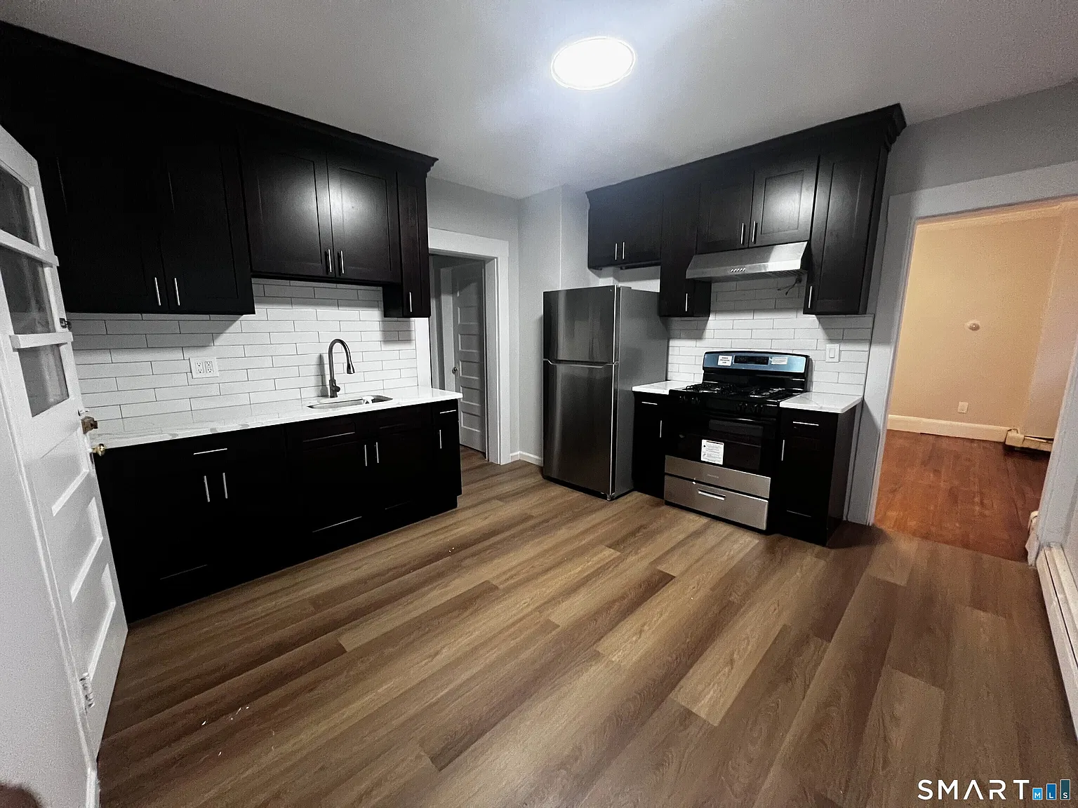 3 bed, 1.0 bath, 1252 sqft, $2,400 — Photo 4