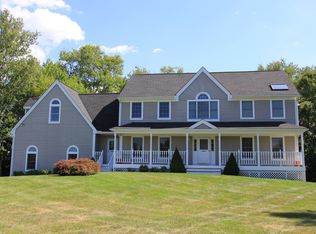 8 Vine Ln, Granite Springs, NY 10527
