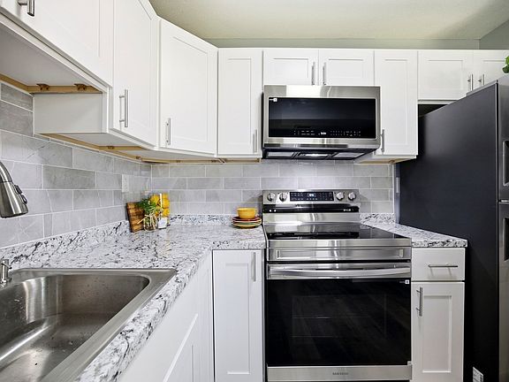 5th image of 25 Nassau Dr #25