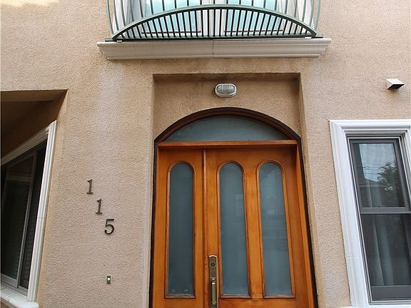 4th image of 216 N Buena Vista St Unit 115