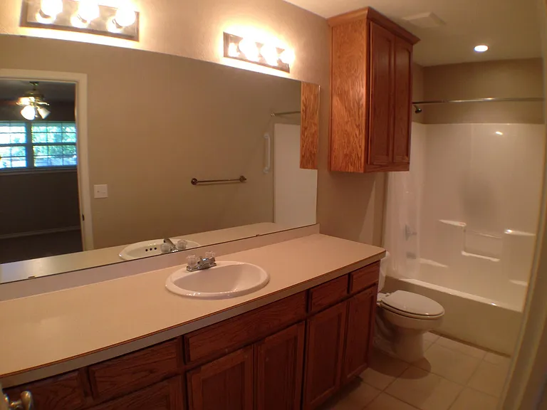 231 Bluebonnet St — Photo 5