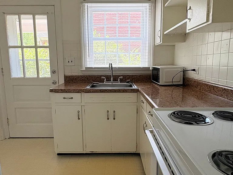 815 Locust Ave #A — Photo 8