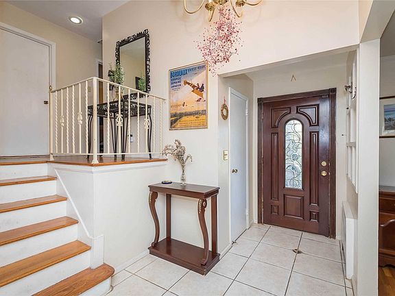 3rd image of 506 Alicia Dr