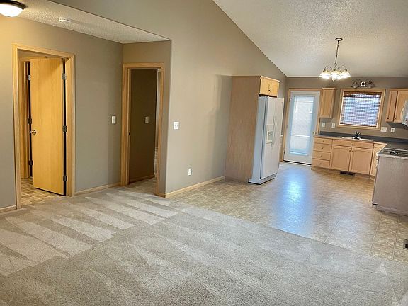 4th image of 1135 38 1/2 Ave W