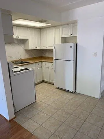 108 SW Lincoln Cir N #1 — Photo 2