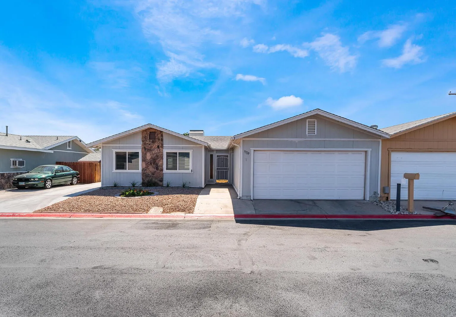 3 bed, 2.0 bath, 1315 sqft, $1,700 — Photo 3