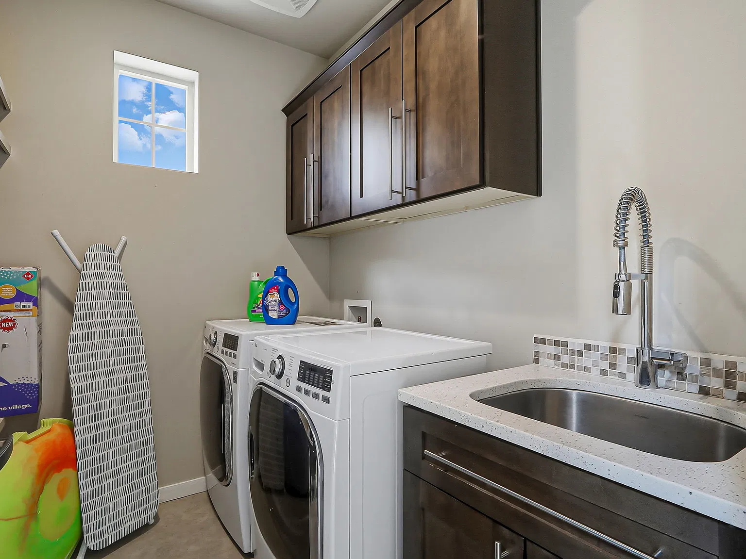 3 bed, 2158 sqft, $2,400 — Photo 4