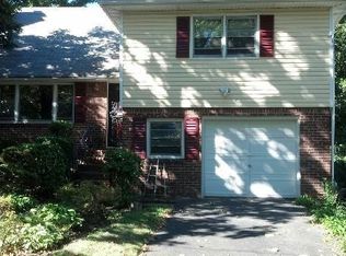 149 Manor Pl, Great Neck, NY 11020