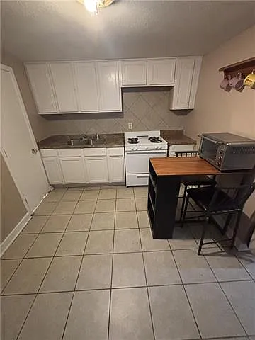 2625 Urquhart St — Photo 9