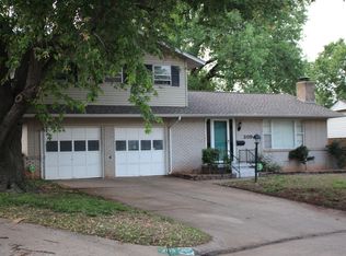 209 Randall Dr, Midwest City, OK 73110