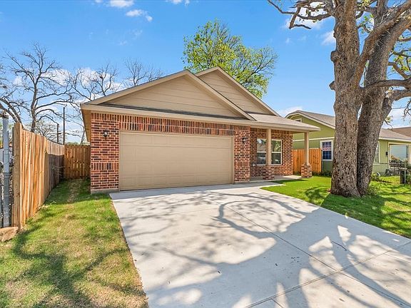 3rd image of 804 N Chandler Dr