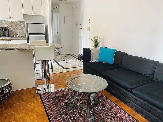 5th image of 150 W 51st St #1120D
