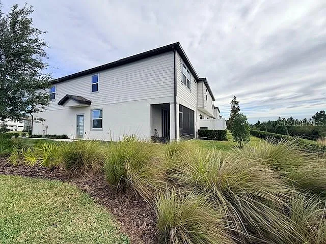 3 bed, 2.5 bath, 1818 sqft, $2,795 — Photo 3