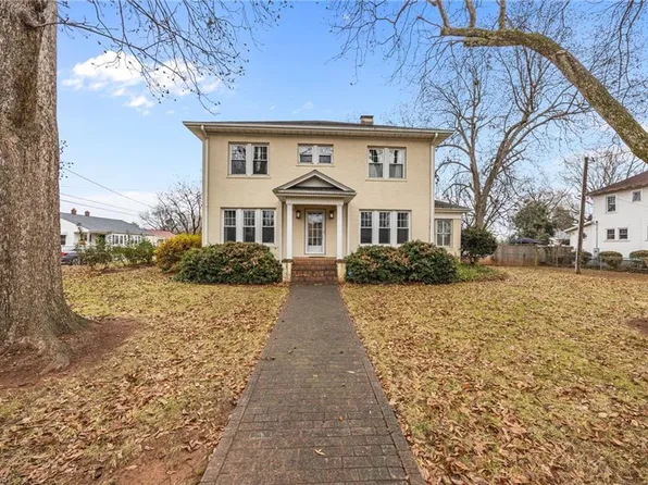 511 N Main St, Graham, NC 27253