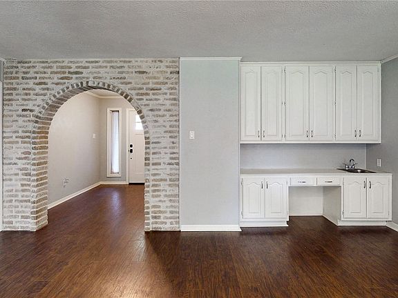 5th image of 1106 Haley Pl