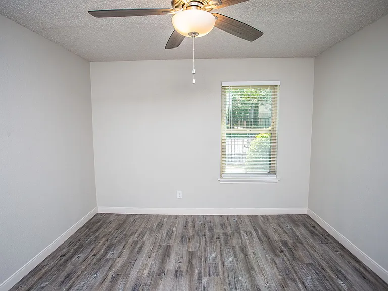Saddlewood Apartments — Photo 42