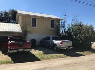 317 W Walnut St, Seguin, TX 78155