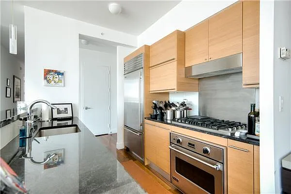 Sold by (Legacy) Elegran | media 12