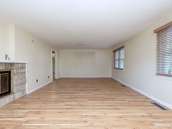 3rd image of 424 Cedar Lane
