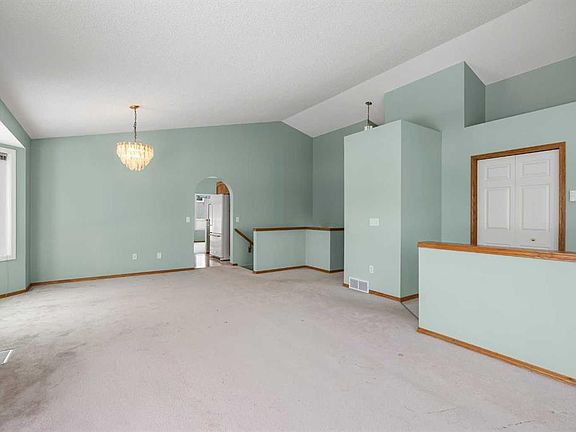 5th image of 302 SE Arbour Ridge Park NW