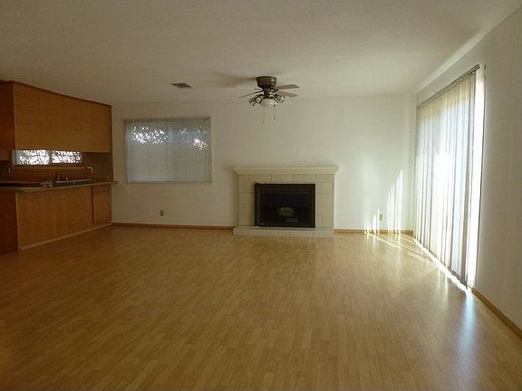 3rd image of 154 Yarmouth Ct