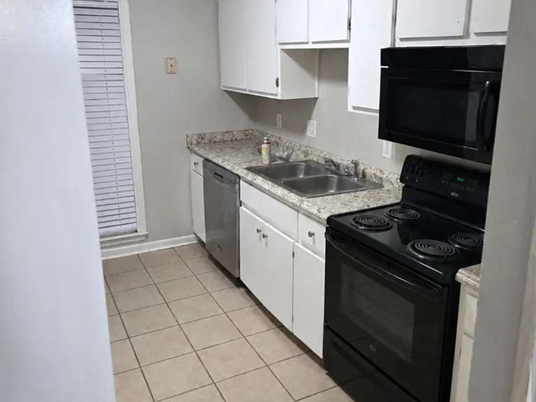 5808 Georgetown Dr — Photo 2