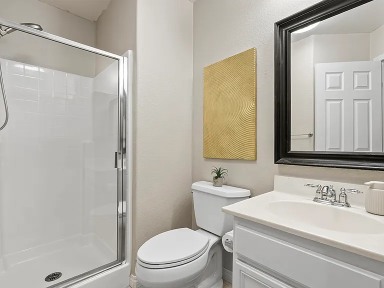 663 Glasgow Ct — Photo 12