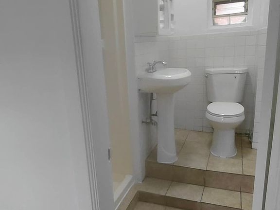 4th image of 2215 S Albany Ave #1R