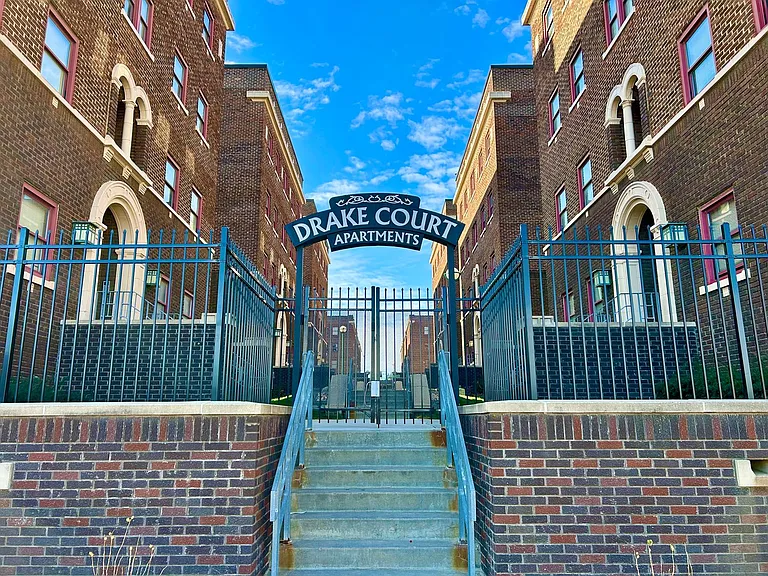 Drake Court — Photo 38