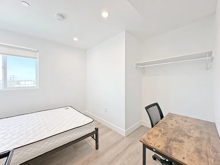 TL 1361 W 35th St — Photo 18