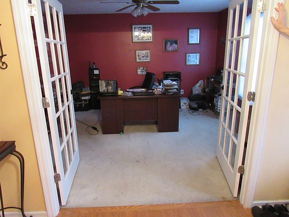 4th image of 109 Holly Ln