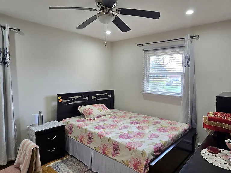 35 Universal Ave — Photo 16
