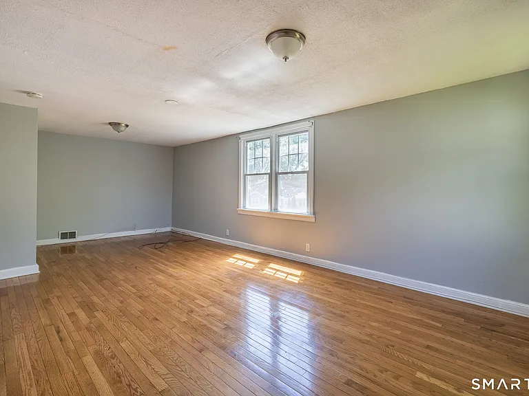 166 Earl Ave — Photo 17