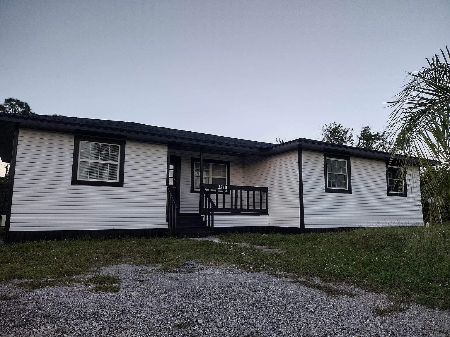 3 bed, 2.0 bath, 1308 sqft, $1,800 — Photo 2